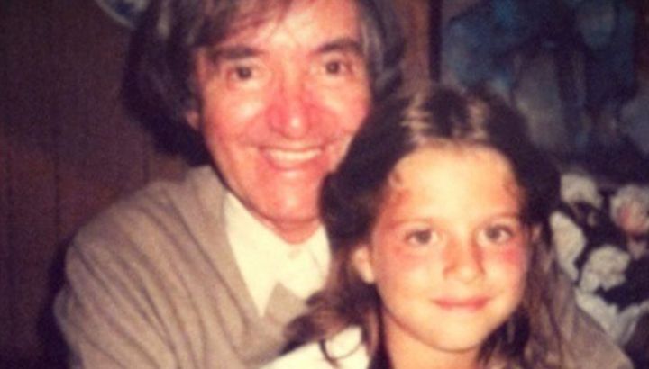 Laura, la nieta de Carlitos Balá, mostró el rincón en el que su abuelo guardaba todas las cartas y dibujos que le enviaban los niños