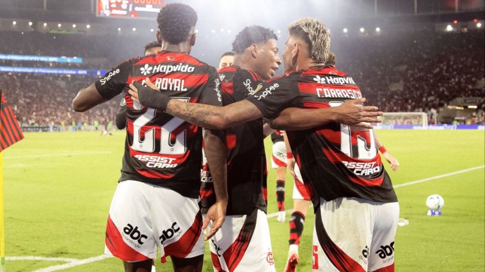 El festejo de Flamengo en el gol de Carrascal ante Racing