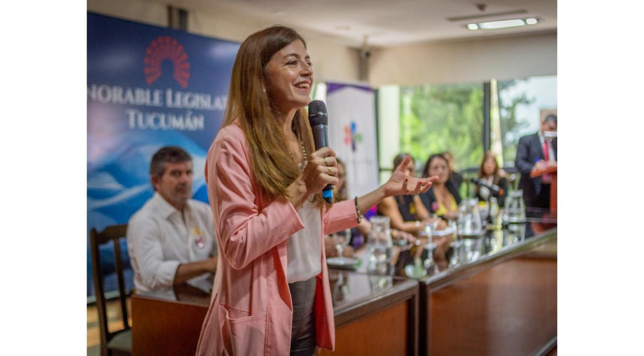 Laura Costa: Del Derecho a la palabra que transforma