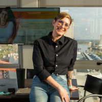 Trabajar con una agencia o invertir en asesoría: una decisión clave al emprender