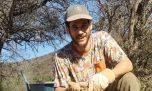 Así es la nueva la vida de Momo, el hijo de Julián Weich que eligió vivir en la calle y hoy construye su casa de barro en una comunidad