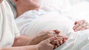 251025_cuidado_adultos_mayores_jubilados_shutterstock_g