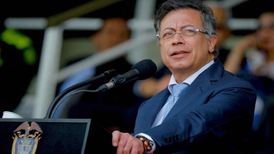 Fitch rebaja la calificación de Colombia en otro peldaño tras déficit creciente