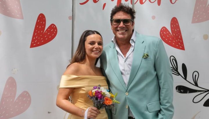 Así fue el casamiento por iglesia de Matías Alé y Martina Vignolo: show de Agapornis, mensaje en el cielo y su perrito como testigo