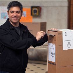 El Gobernador de la Pcia de Bs As Axel kicillof votando. | Foto:AFP