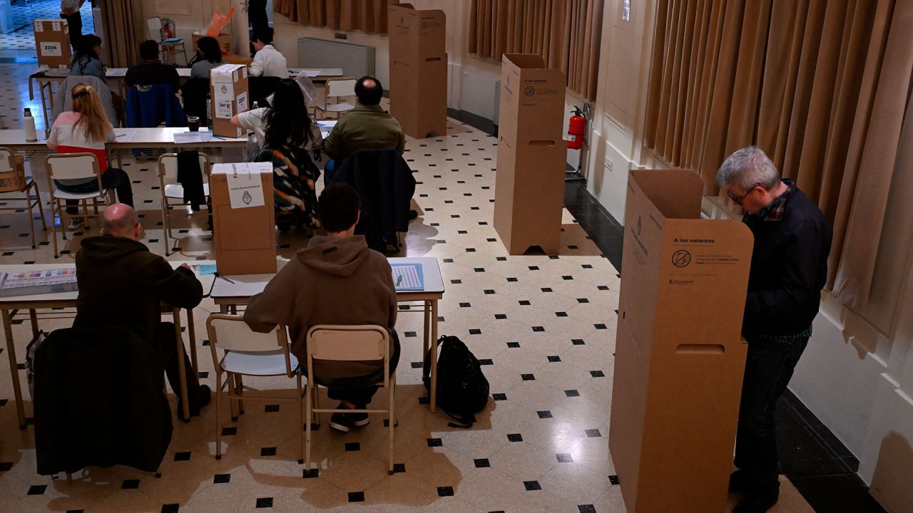 Elecciones Nacionales para renovar 127 bancas de la Cámara de Diputados y 24 escaños del Senado. Con el debut de la Boleta Única de papel (BUP). | Foto:AFP