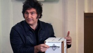 El Presidente Javier Milei votando 26102025