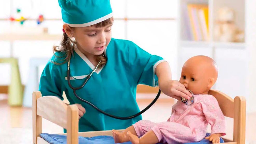 261025_infancia_juego_enfermera_shutterstock_g