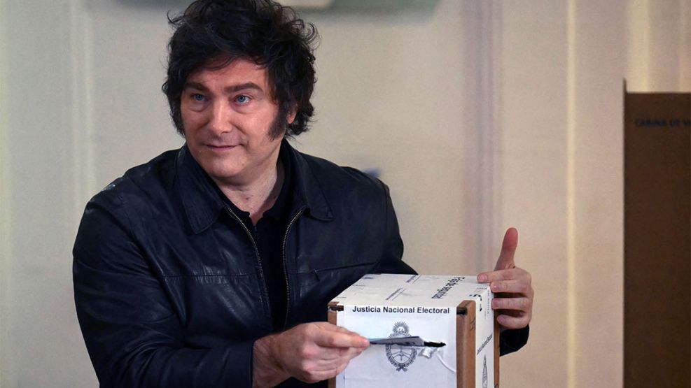 El Presidente Javier Milei votando 26102025