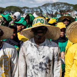 Partidarios del actual presidente de Zanzíbar, Hussein Ali Mwinyi, se reúnen durante el mitin de cierre de campaña en Stone Town. Foto de MARCO LONGARI / AFP | Foto:AFP