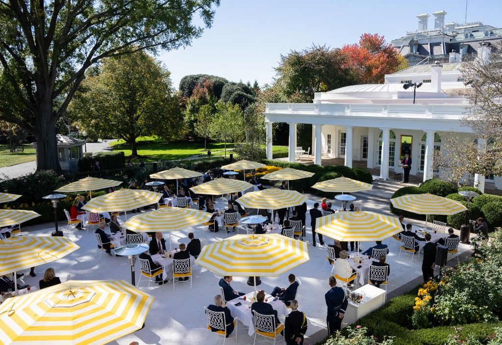 Así quedó el ex Jardín de las Rosas' de Jackie Kennedy, totalmente embaldosado por Trump.