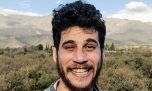 Así es la nueva la vida de Momo, el hijo de Julián Weich que eligió vivir en la calle y hoy construye su casa de barro en una comunidad