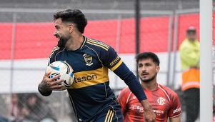 Milton Giménez celebra su gol a Barracas Central