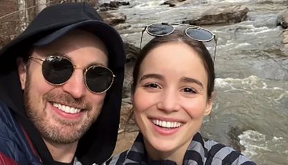 Alba Baptista y Chris Evans