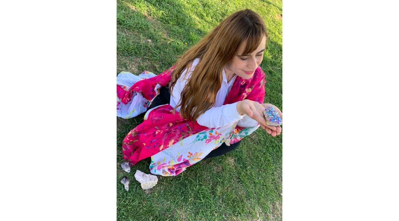 CRISTALES Y CUERPO HUMANO: UN MISMO ORIGEN, UNA MISMA VIBRACIÓN.