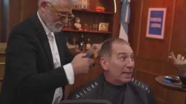 En los medios se burlan de la "pelada" a medias de Santilli