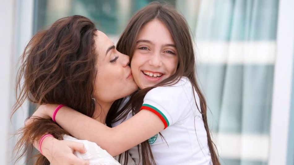 Emilia Attias y su hija Gina