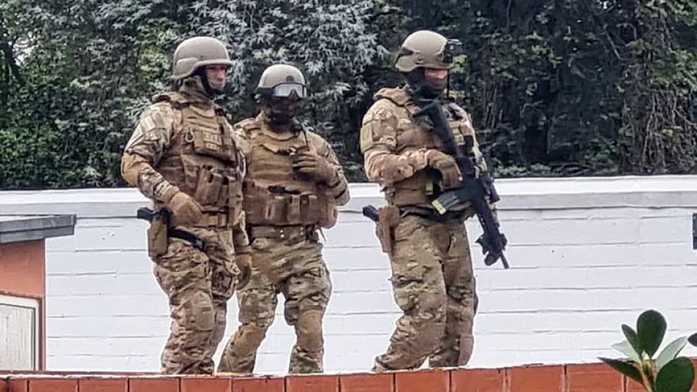 megaoperativo en un hotel alojamiento