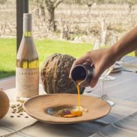 Entre estrellas Michelin y bodegas: la gastronomía mendocina, protagonista en las experiencias de Bus Vitivinícola