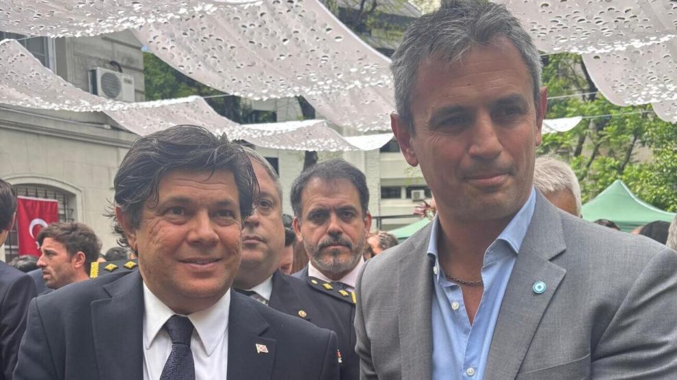 20251030 Martín Menem en la Embajada de Turquía