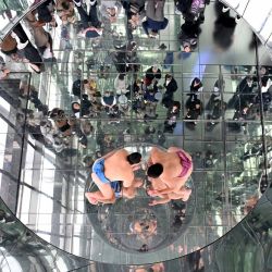 Luchadores de sumo de fama mundial llevaron el poder y la tradición del deporte nacional de Japón a la ciudad de Nueva York, visitando Summit One Vanderbilt. Foto de Slaven Vlasic/ AFP | Foto:AFP