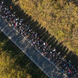 Marcha de miles de estudiantes y ciudadanos desde Belgrado hacia Novi Sad, al cumplirse el aniversario de la tragedia d la estacion de tren. Andrej ISAKOVIC / AFP | Foto:AFP