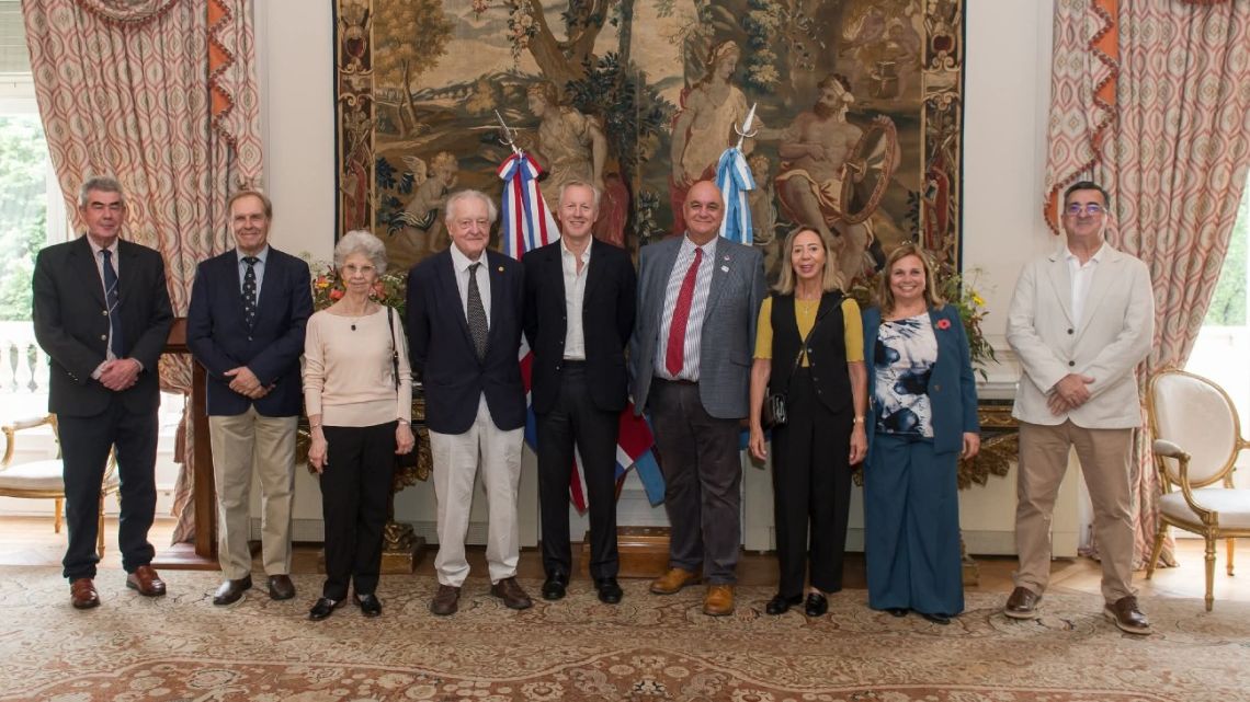 Representatives of the ABCC with Ambassador David Cairns.