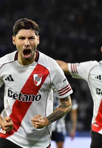 Gonzalo Montiel celebrando un gol con River Plate