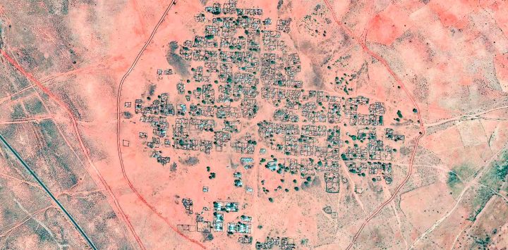 Construcción de un terraplén en la aldea de Kinin. Funcionarios de la ONU advirtieron que se estaban llevando a cabo "atrocidades a gran escala" en la región de Kordofán, en Sudán. Foto de AFP