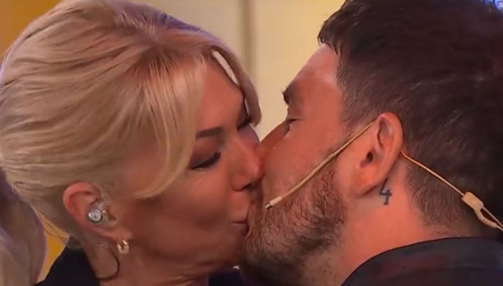 El ardiente chape de Yanina Latorre y Fede Bal en vivo: el video