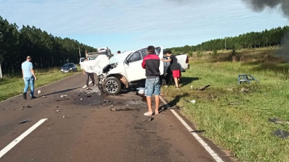 Corrientes: cuatro muertos en un choque frontal entre dos camionetas sobre Ruta Nacional 12