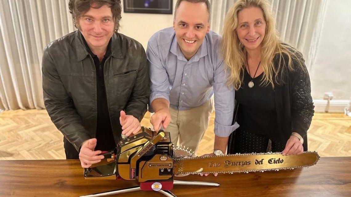 Javier Milei, Manuel Adorni, Karina Milei.