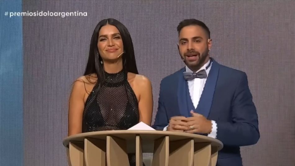 Zaira Nara y Grego Rossello en los Premios Ídolo 2025