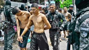 021125_brasil_rio_represion_afp_g