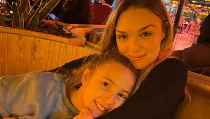 Así está hoy Nina, la hija de Flor Otero y Germán Tripel: toca el piano y es fanática de la música como sus papás