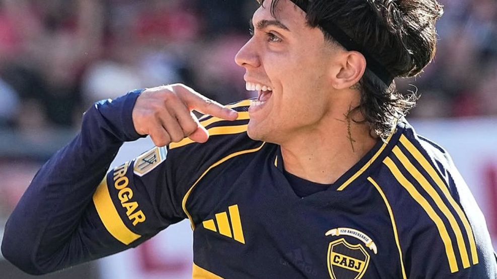 Exequiel Zeballos jugando para Boca Juniors