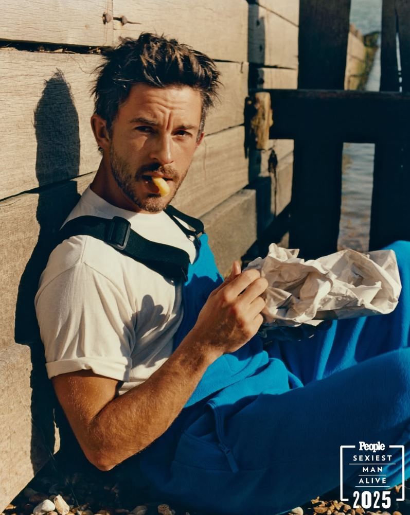 Jonathan Bailey elegido el hombre vivo más  sexy del 2025