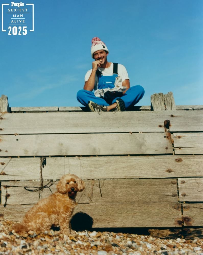 Jonathan Bailey elegido el hombre vivo más  sexy del 2025
