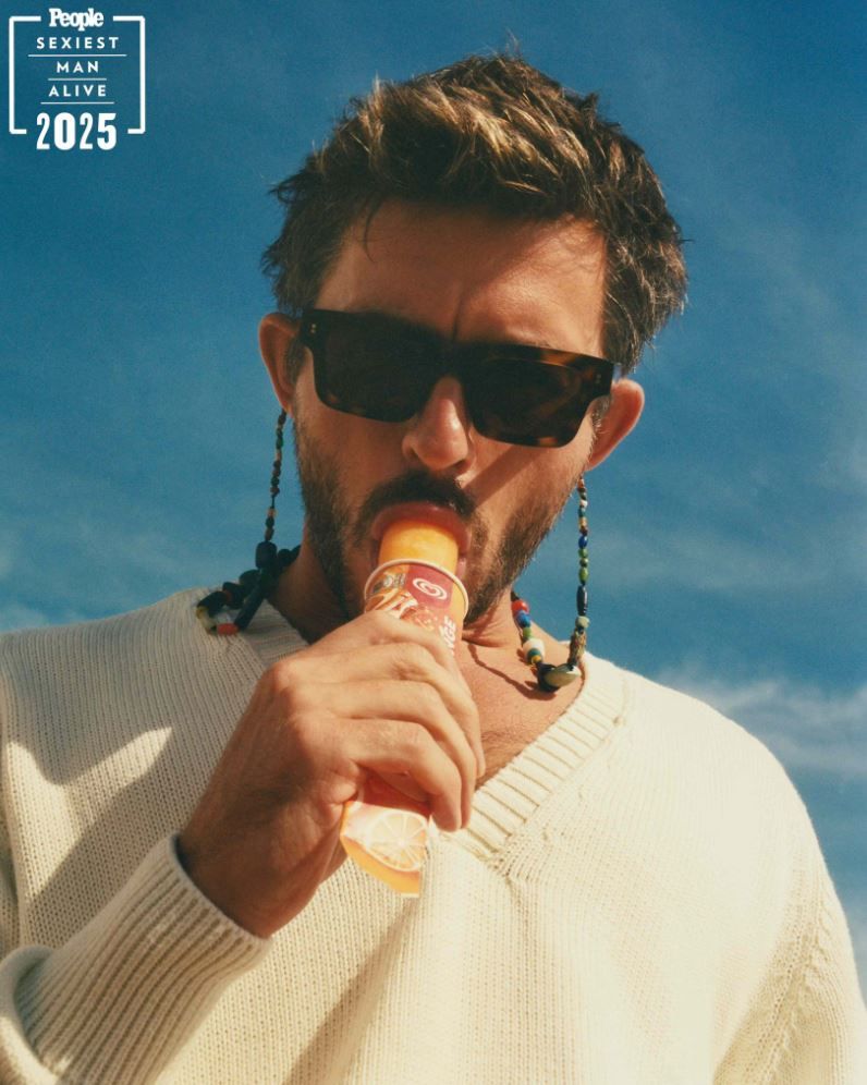 Jonathan Bailey elegido el hombre vivo más  sexy del 2025