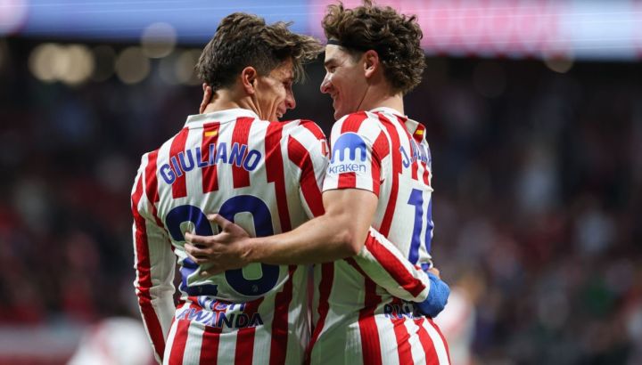 Julián Álvarez y Giuliano Simeone