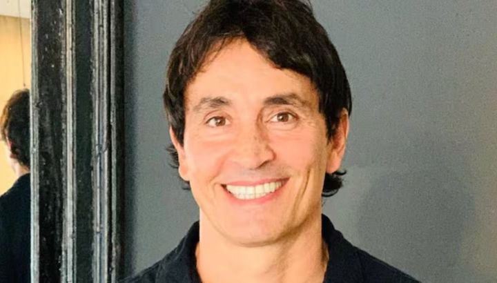 De "galán" de telenovela a constructor: cómo es la vida de Sebastián Estevanez a sus 55 años