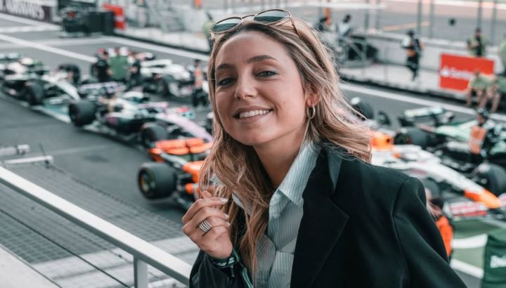 Así es el living de Sofi Martínez: minimalista y llena de plantas para atraer la buena energía