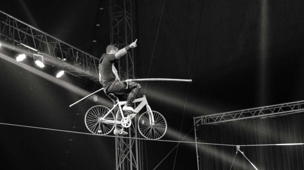 Equilibrista de circo 20251104