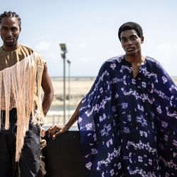 Modelos posan para una fotografía durante un desfile privado para el lanzamiento de la colección Primavera/Verano 2026 del diseñador Paolo Sisiano en la marca Sisiano durante la Semana de la Moda de Lagos en Lagos, Nigeria. | Foto:OLYMPIA DE MAISMONT / AFP