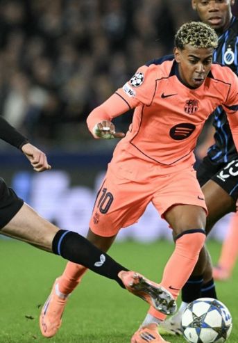 Lamine Yamal con Barcelona en la Champions League