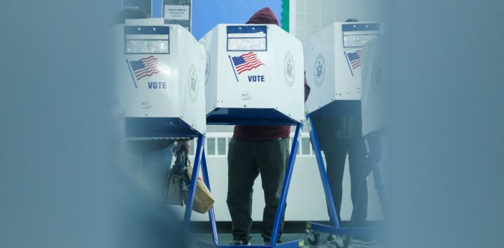 Los neoyorquinos votaron en un colegio electoral del barrio de Hamilton Heights, en Manhattan, Nueva York.