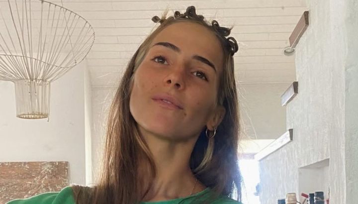 Ámbar De Benedictis mostró sus relajantes días en la playa y rodeada de arte