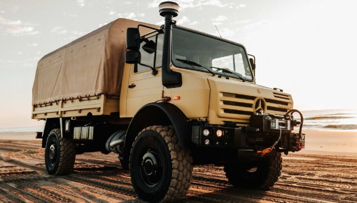 Mercedes-Benz encargada de abastecer con 48 camiones Unimog U4000 al Ejército Argentino