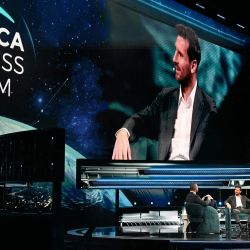 El futbolista argentino Lionel Messi y el alcalde de Miami, Francis Suárez, intervienen en el Foro Empresarial Estadounidense celebrado en el Centro Kaseya de Miami. | Foto:Chandan Khanna / AFP