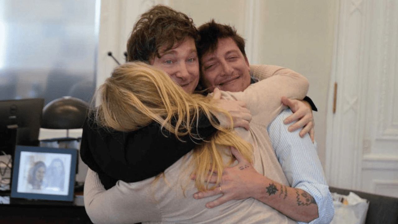 Milei abrazos | Foto:CEDOC